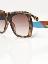 Load image into Gallery viewer, Printed Frame Sunglasses
