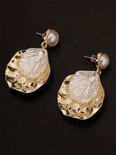 Load image into Gallery viewer, Pearl Earrings
