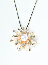 Load image into Gallery viewer, Long Flower Necklace
