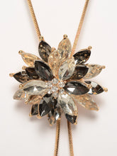Load image into Gallery viewer, Stoned Flower Necklace
