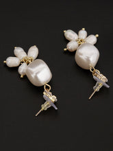Load image into Gallery viewer, Pearl Bunch Earrings
