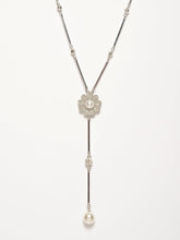Load image into Gallery viewer, Pearl Flower Necklace
