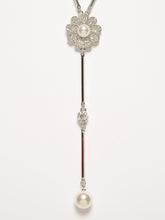 Load image into Gallery viewer, Pearl Flower Necklace
