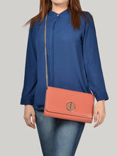 Load image into Gallery viewer, Metallic Detail Clutch
