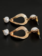 Load image into Gallery viewer, Pearl Earrings
