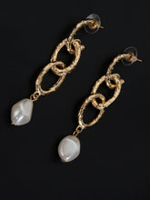 Load image into Gallery viewer, Chain Pearl Earrings
