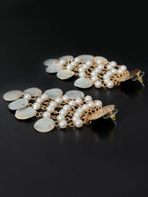 Load image into Gallery viewer, Pearl Dangling Earrings
